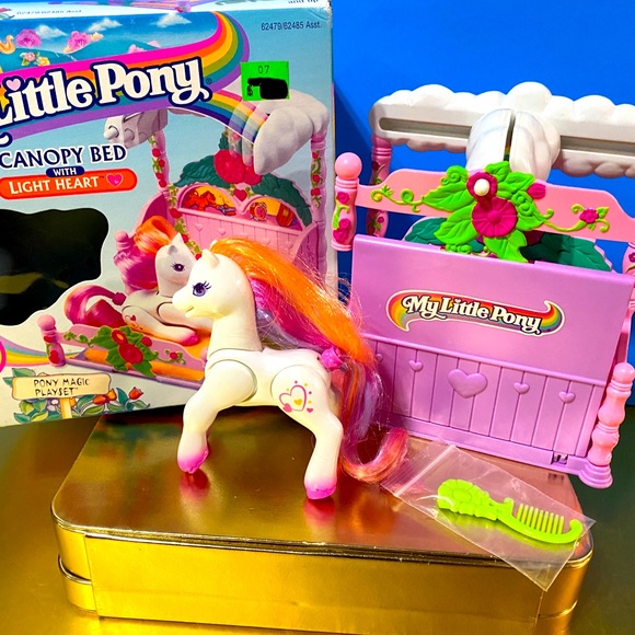 MY LITTLE PONY G2 VINTAGE 1997 CANOPY BED WITH LIGHT HEART PONY MAGIC PL… - Picture 10 of 16
